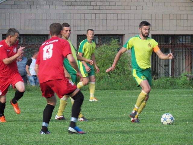 У Городку суперники до кінця не дограли